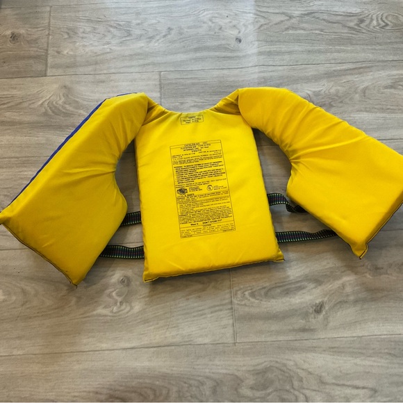 Stearns Kids Classic Life Vest, USCG Approved Type III Life Jacket for Kids - Picture 9 of 10